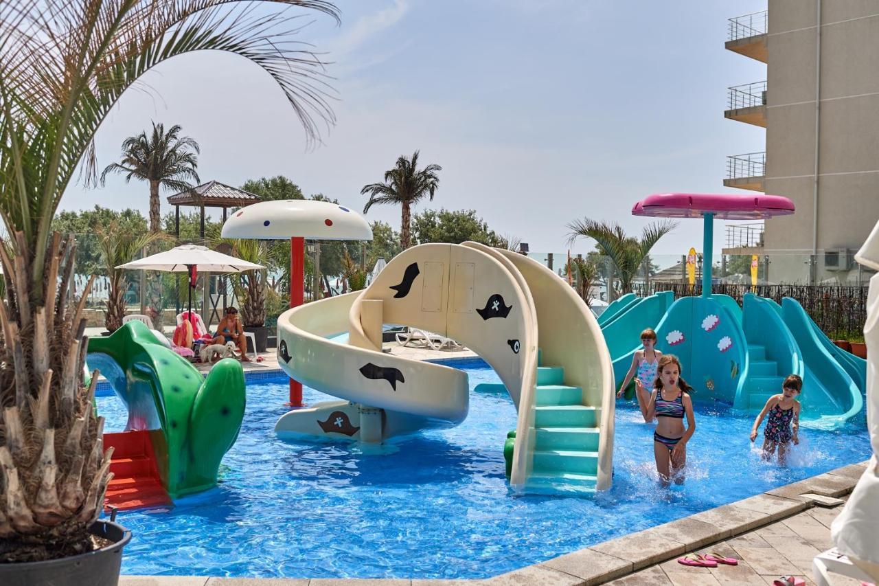 Royale Sundance Studio 7 Beach Spa & Pool Mamaia Nord Eksteriør bilde